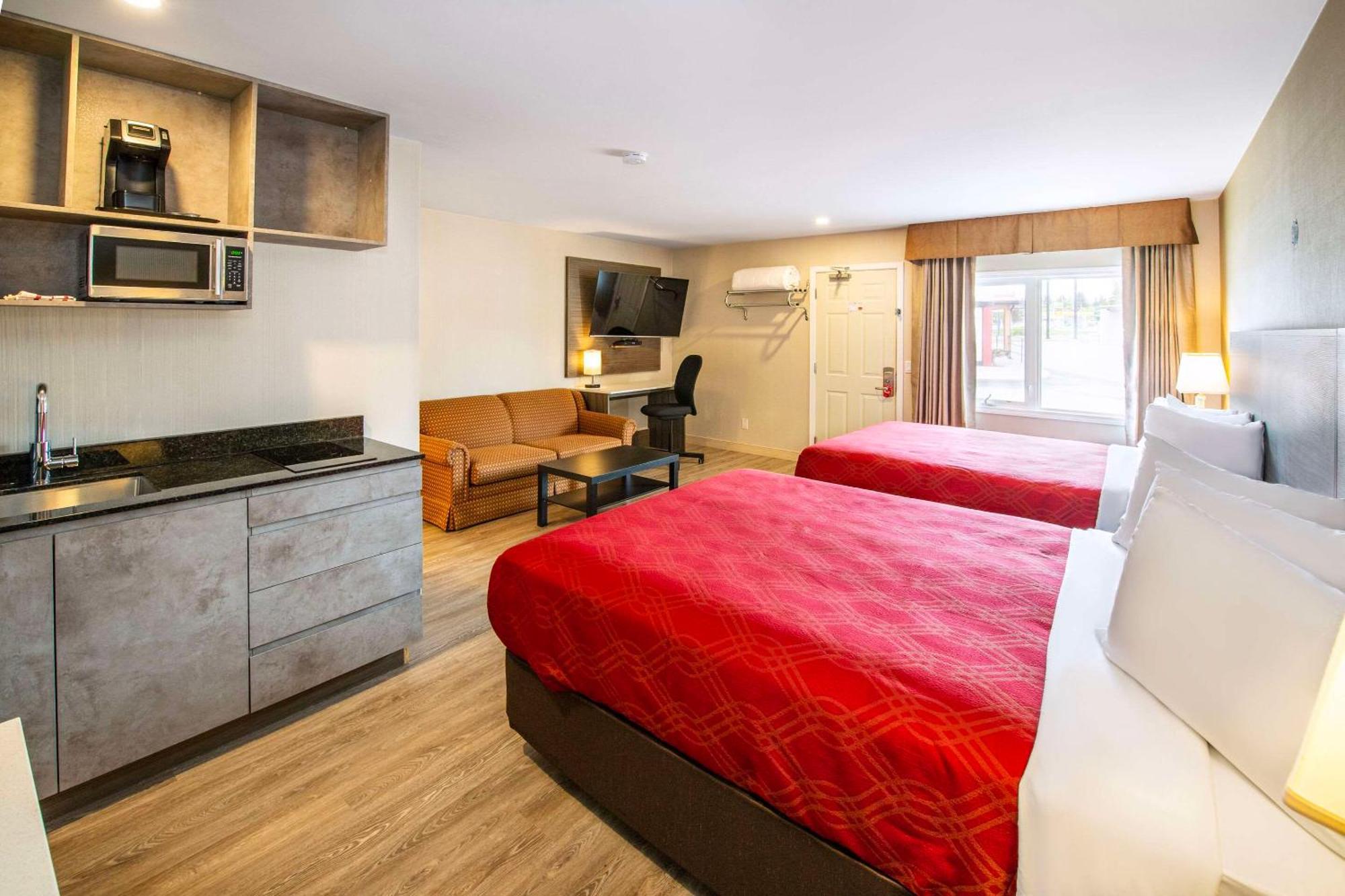 Econo Lodge Inn & Suites Pincher Creek Esterno foto