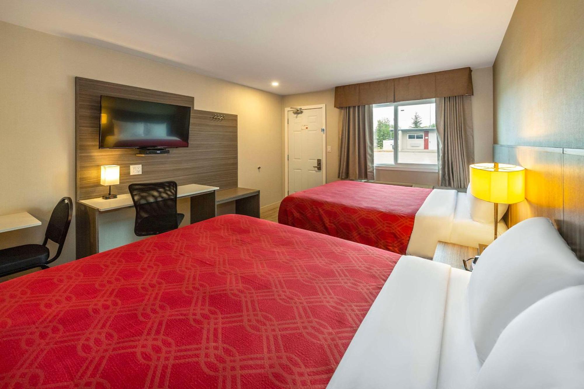 Econo Lodge Inn & Suites Pincher Creek Esterno foto