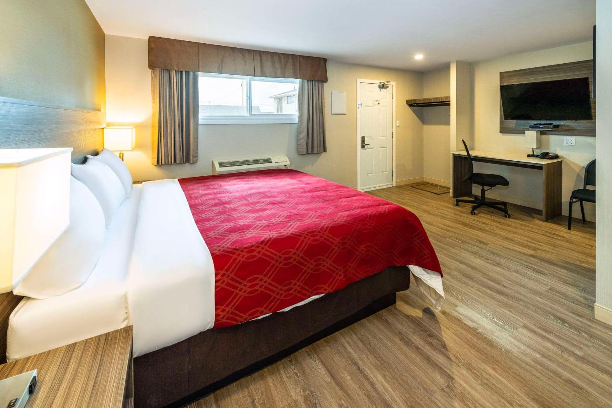 Econo Lodge Inn & Suites Pincher Creek Esterno foto