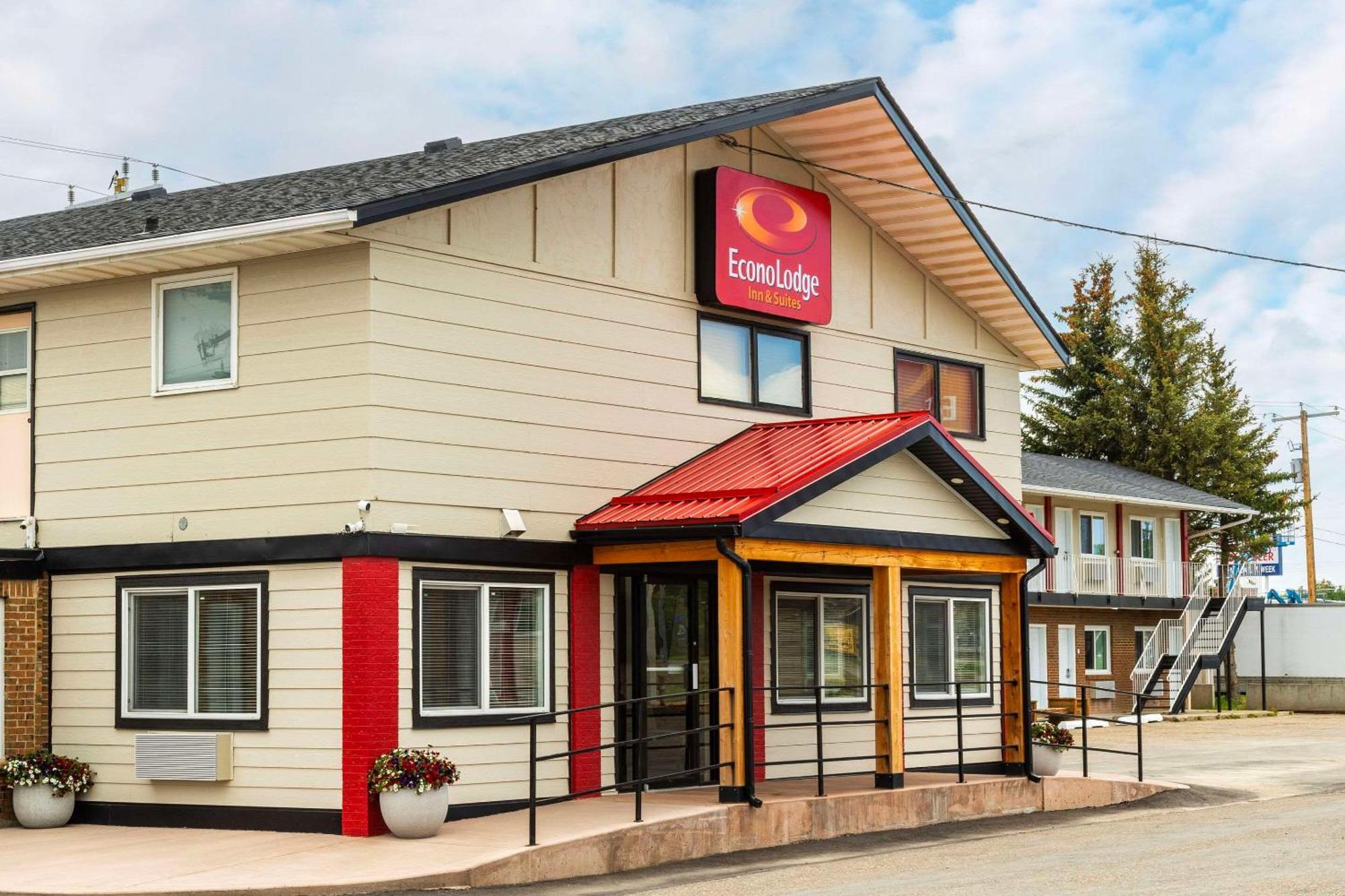 Econo Lodge Inn & Suites Pincher Creek Esterno foto