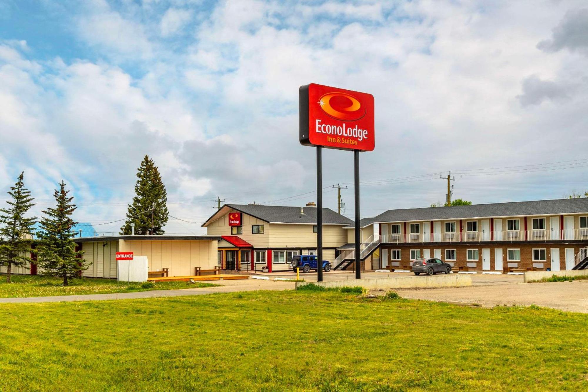 Econo Lodge Inn & Suites Pincher Creek Esterno foto