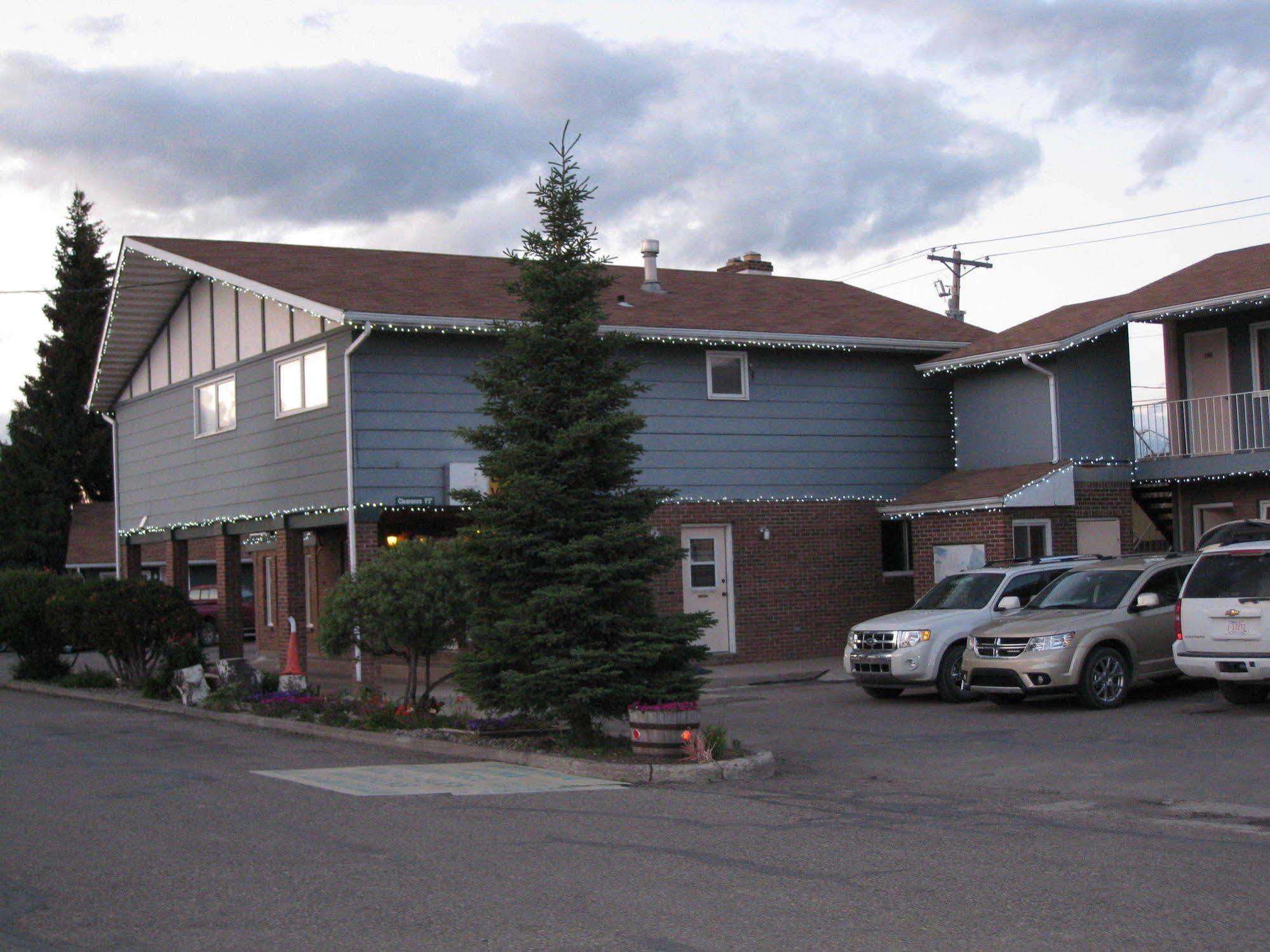 Econo Lodge Inn & Suites Pincher Creek Esterno foto