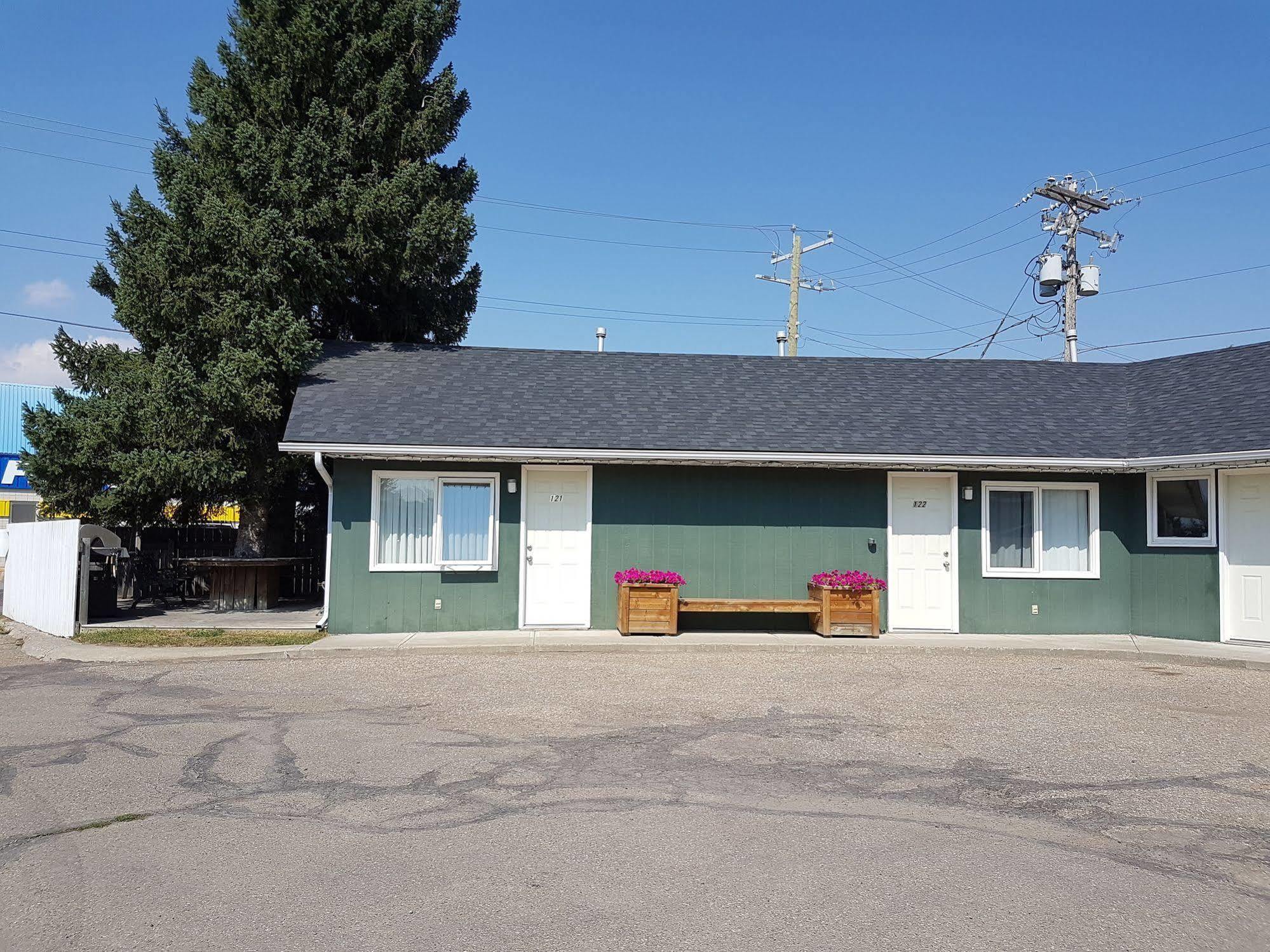 Econo Lodge Inn & Suites Pincher Creek Esterno foto