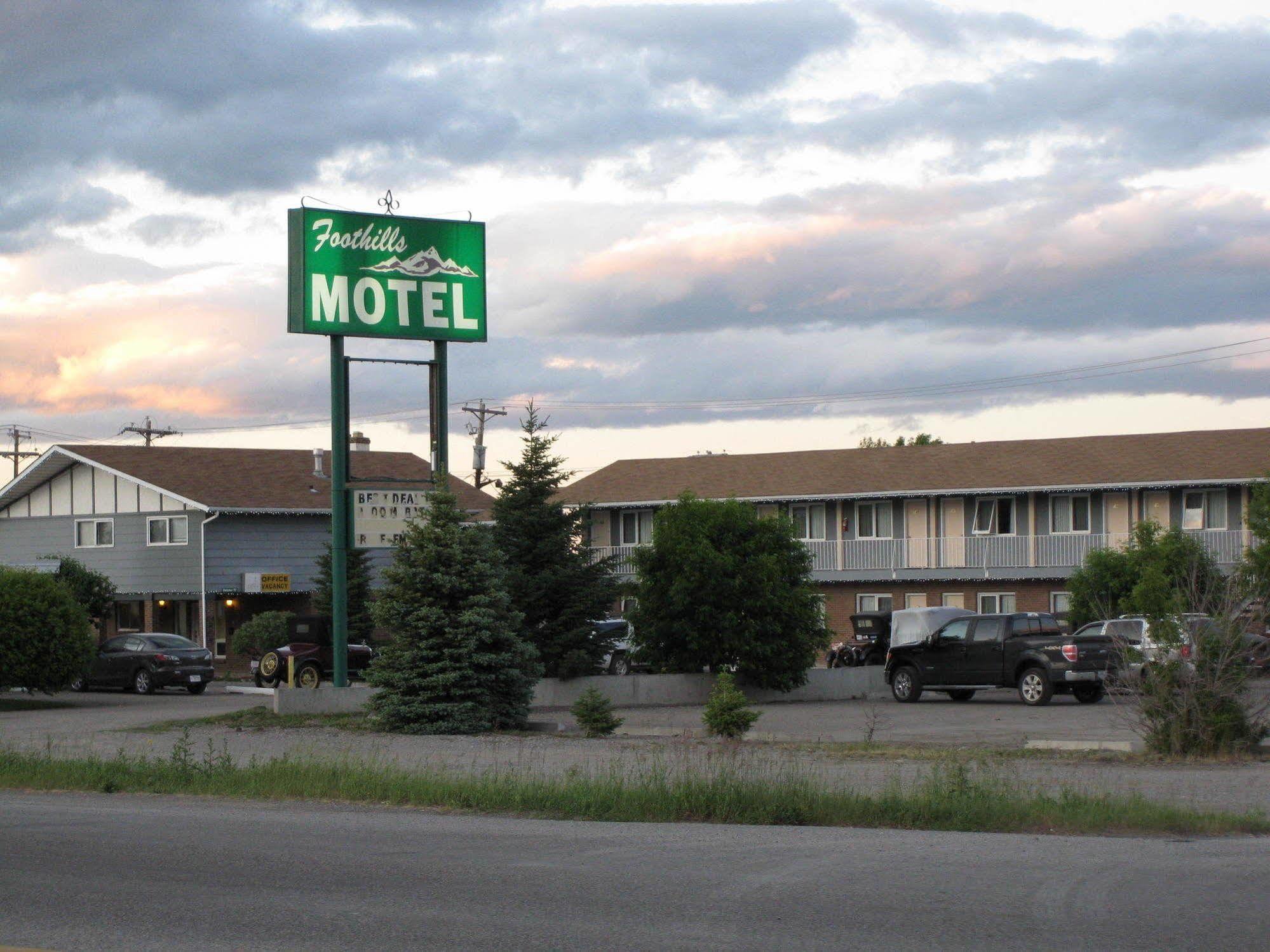 Econo Lodge Inn & Suites Pincher Creek Esterno foto